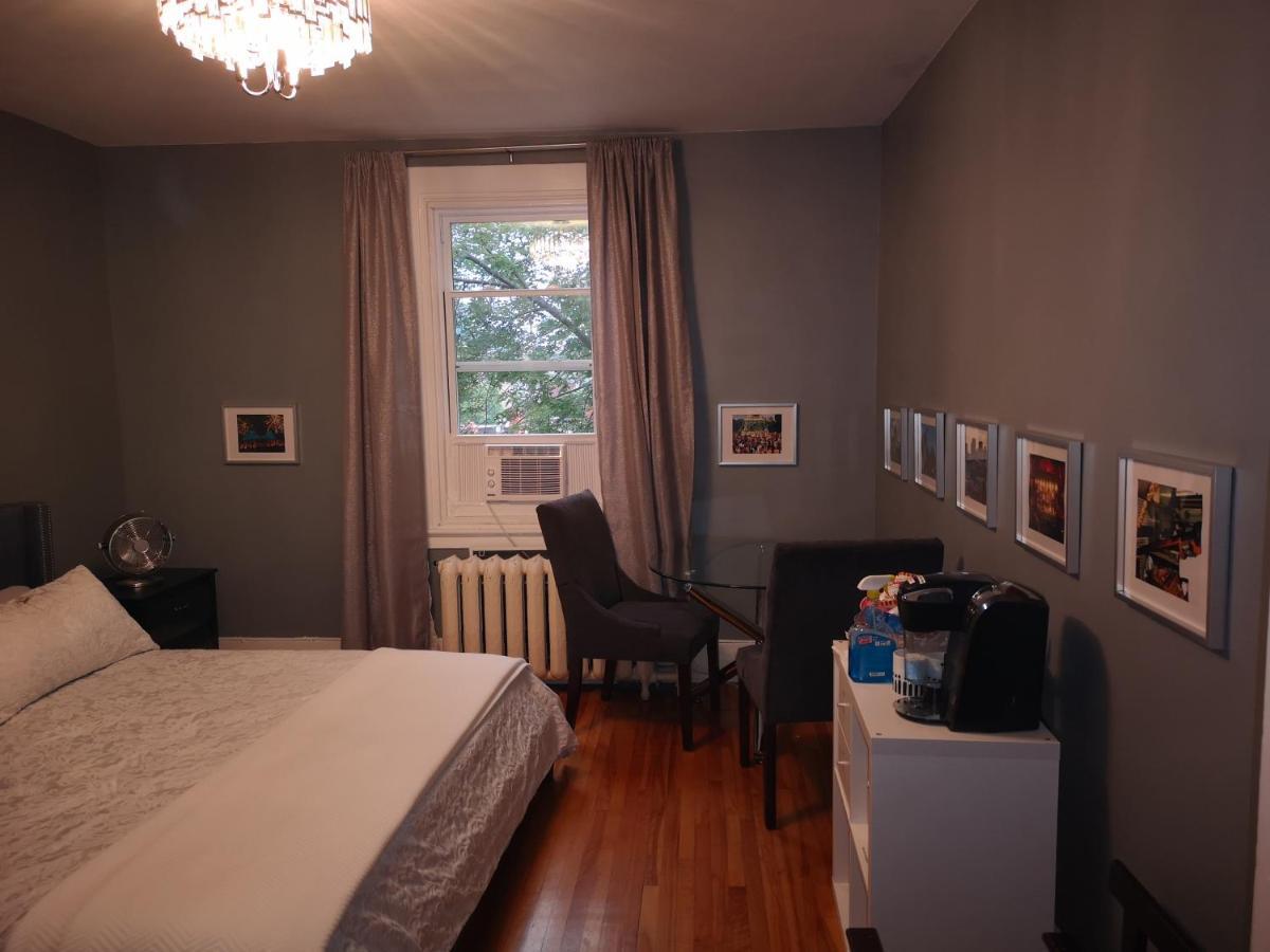 Room With King Bed In Shared 3 Bedroom Downtown Montréal Kültér fotó