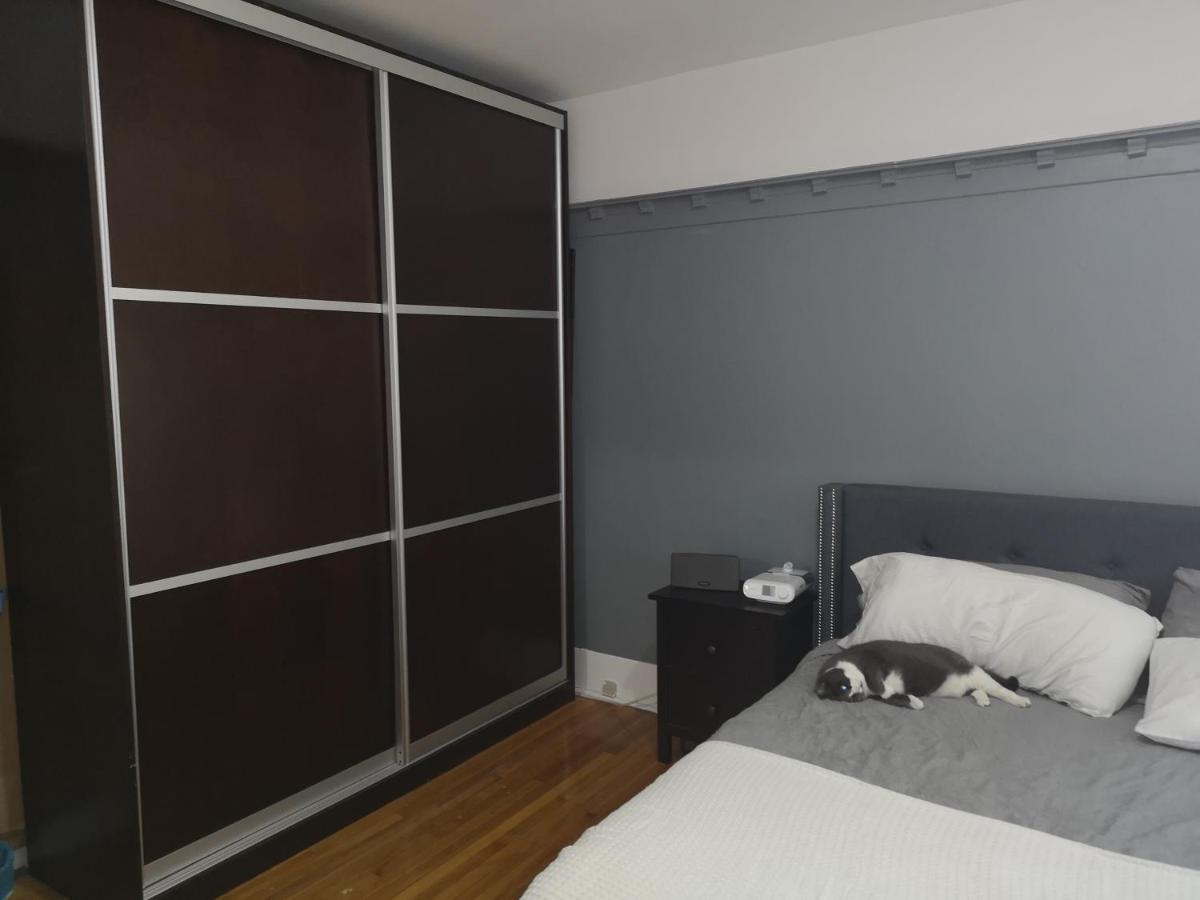 Room With King Bed In Shared 3 Bedroom Downtown Montréal Kültér fotó