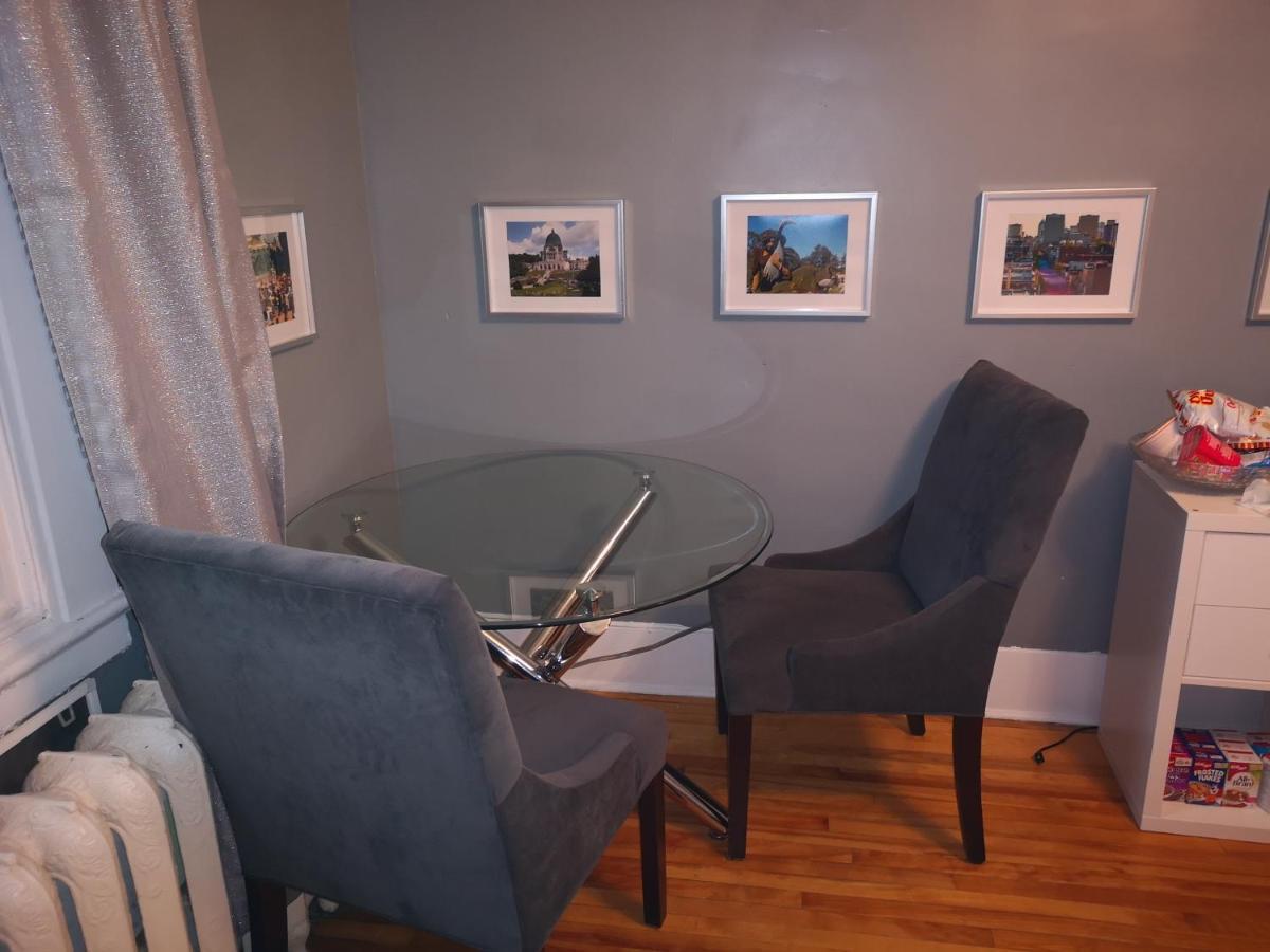 Room With King Bed In Shared 3 Bedroom Downtown Montréal Kültér fotó